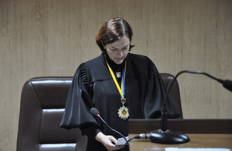 Суддя Ірина Блажко зачитує ухвалу