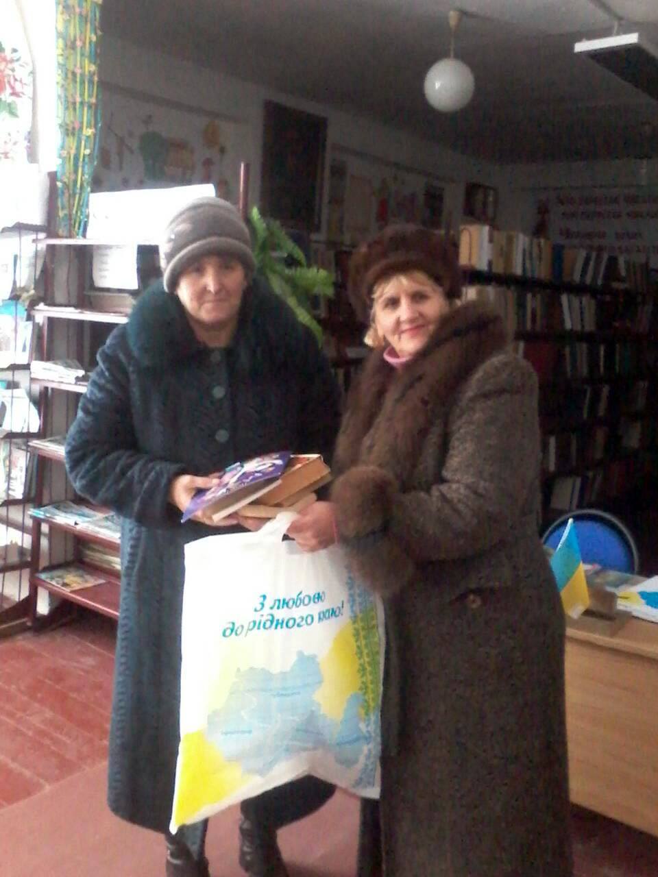 У Мгарській бібліотеці теж поповнили книжковий фонд