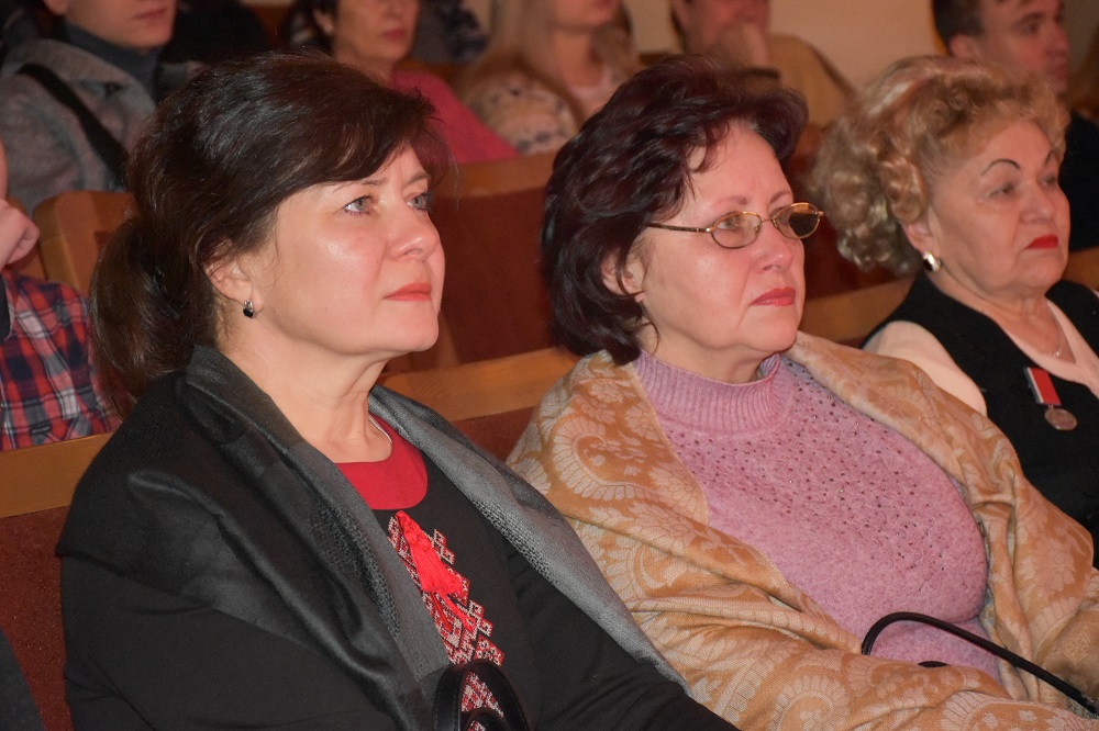 Ольга Цедик (зліва)