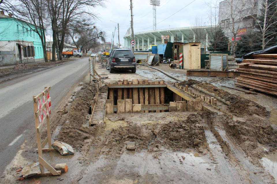 Проведення робіт по реконструкції колектора по вул. Сінній (грудень 2017 року)