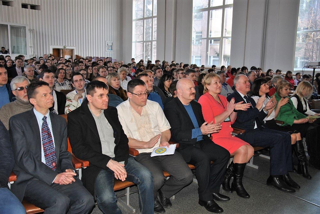 Привітали учасників і члени оргкомітету, представники місцевої влади та Департаменту освіти і науки Полтавської ОДА
