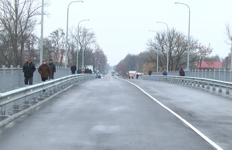 Реконструйований міст через річку Хорол у Миргороді