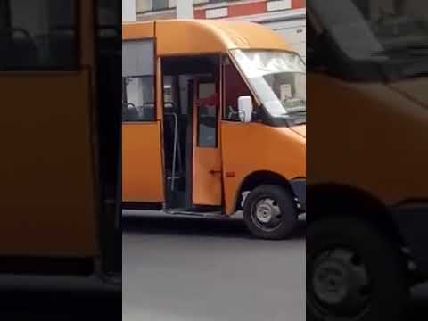 У Полтаві у мікроавтобуса «Рута» на ходу відпали вхідні двері