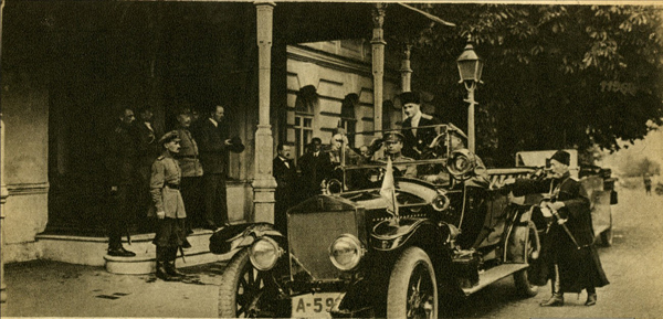 Автомобіль з гетьманом.Фото сайту Історична правда