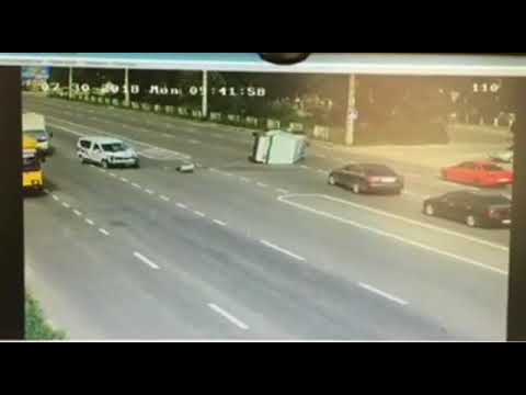 В Полтаве столкнулись полицейская машина и авто инкассаторов (2018.07.30)