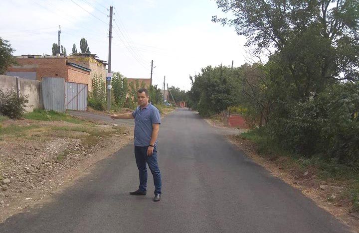 Валентин Грабко особисто контролював процес будівництва дороги по вул. Миру в Горбанівці