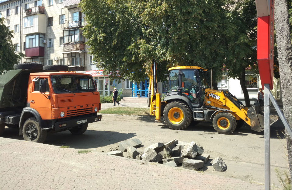 Харківські дорожники відновили ремонт вулиці Чорновола