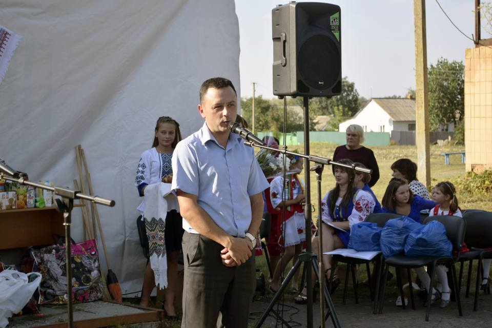 Голова Коломацької ОТГ Євген Почечун вітає жителів Сонячного зі святом