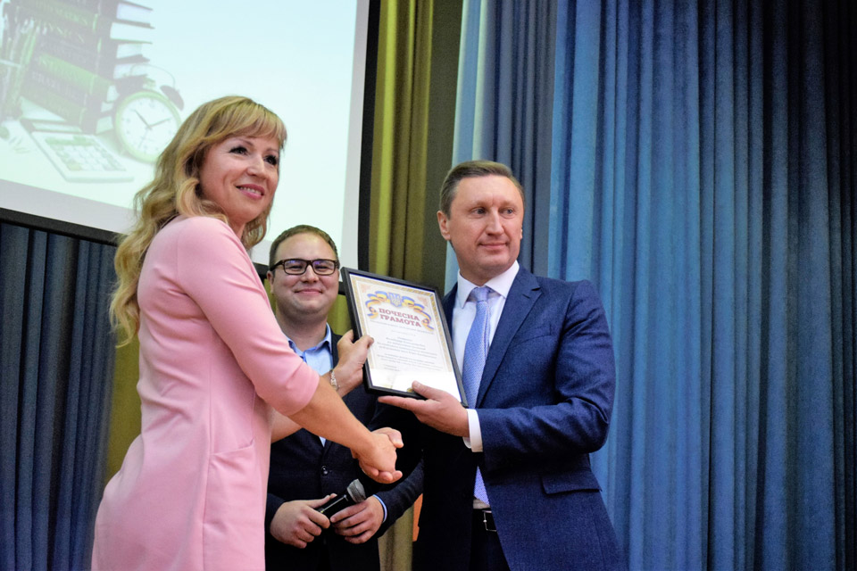 Вручення почесної грамоти виконкому Полтавської міської ради
