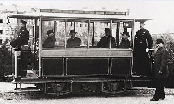 Перша у світі регулярна пасажирська лінія трамваю на електричній тязі - "Ґросс-Ліхтерфельде" в Берліні