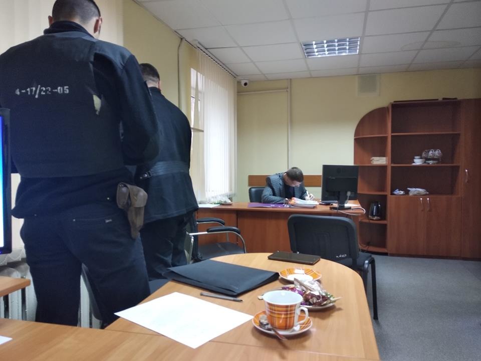 Поліція відбирає пояснення у стажера Петрова А.С. на КП «Полтава-Сервіс»
