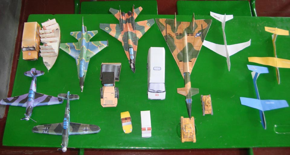 Моделі літаків вихованців гуртка початково-технічного моделювання