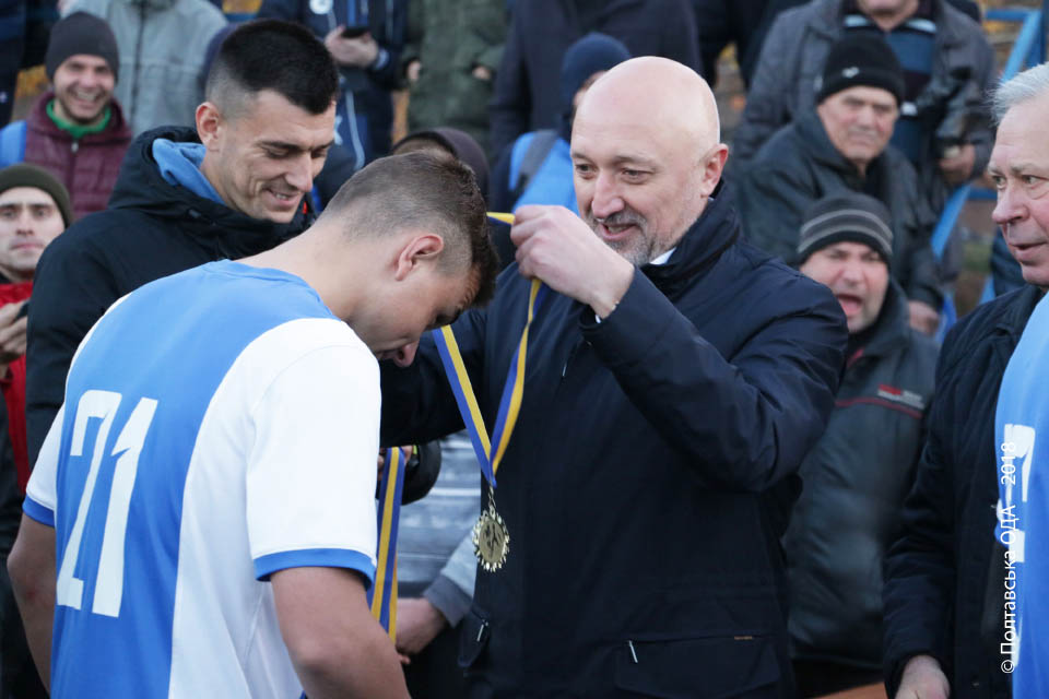 Валерій Головко нагороджує призерів