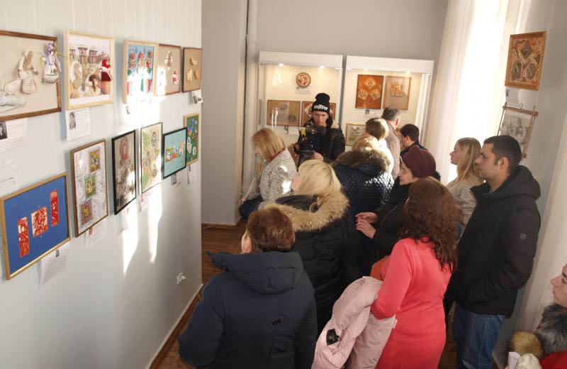 Виставка проходить у Полтавському краєзнавчому музеї імені Василя Кричевського