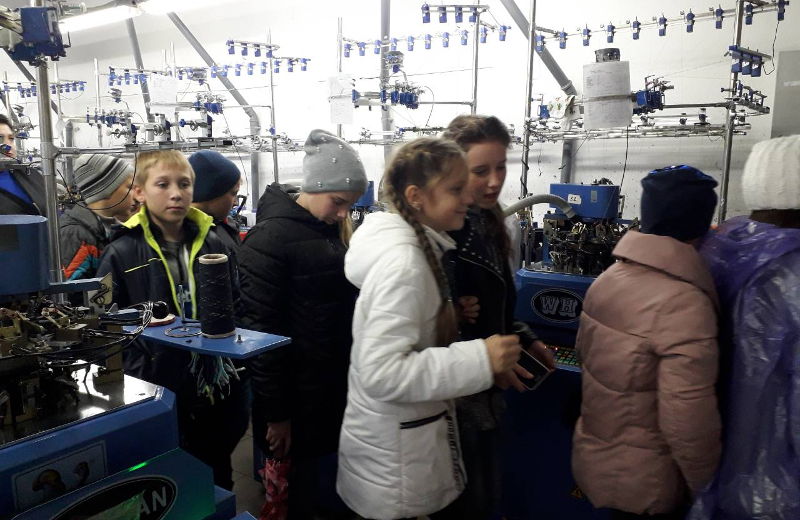 Мачухівська шкарпетна фабрика ознайомлює молодь із виробництвом