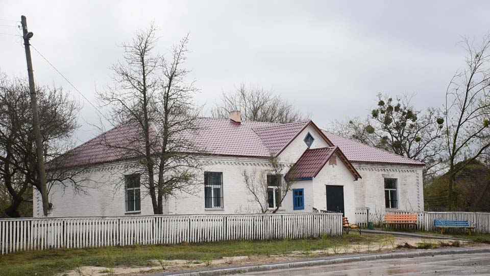 Новий дах та замінені вікна клубу у Солонцях Савинцівської сільради