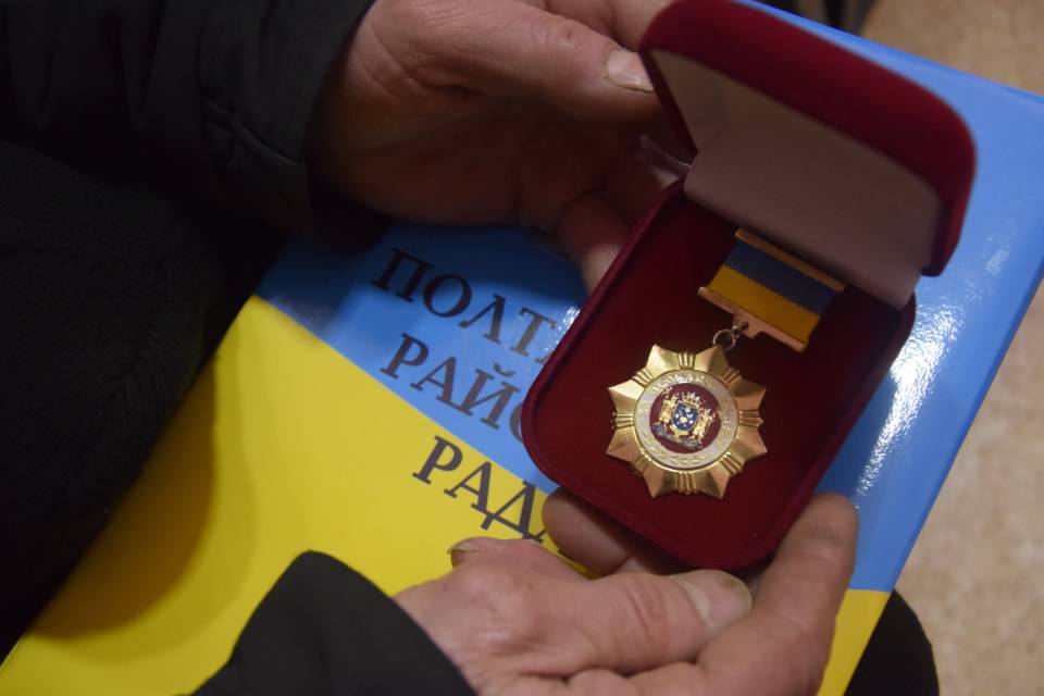 Керівництво Полтавської РДА нагородило воїнів-інтернаціоналістів спеціальними відзнаками