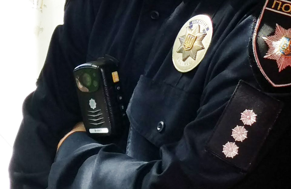 Нагрудна камера (відеореєстратор) патрульного поліцейського
