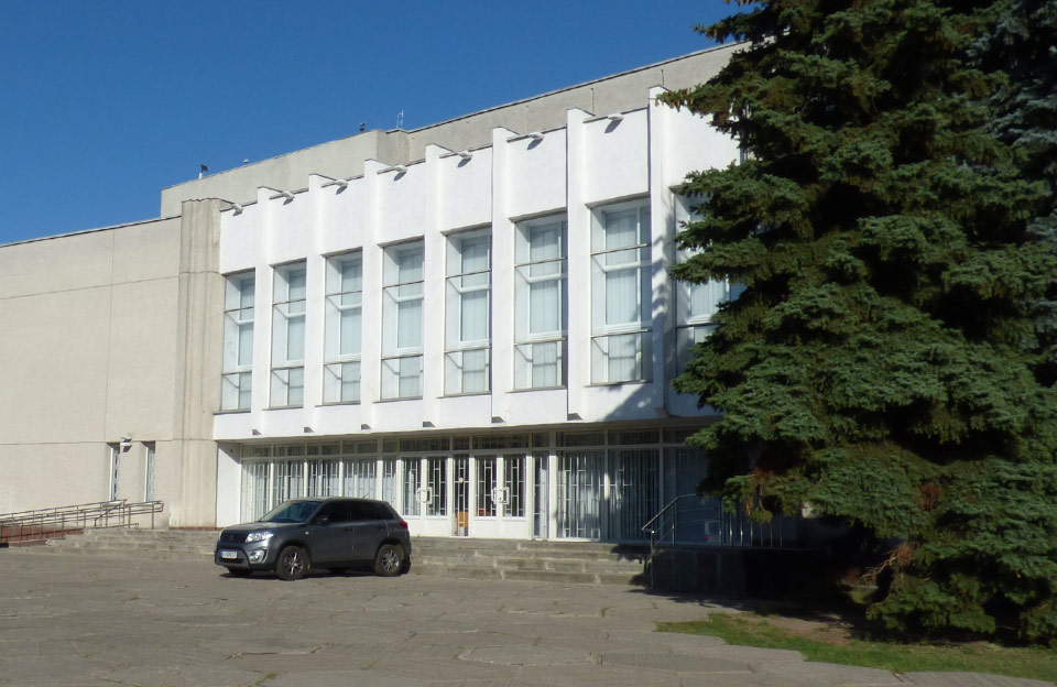 Будівля з сесіїною залою Полтавської обласної ради