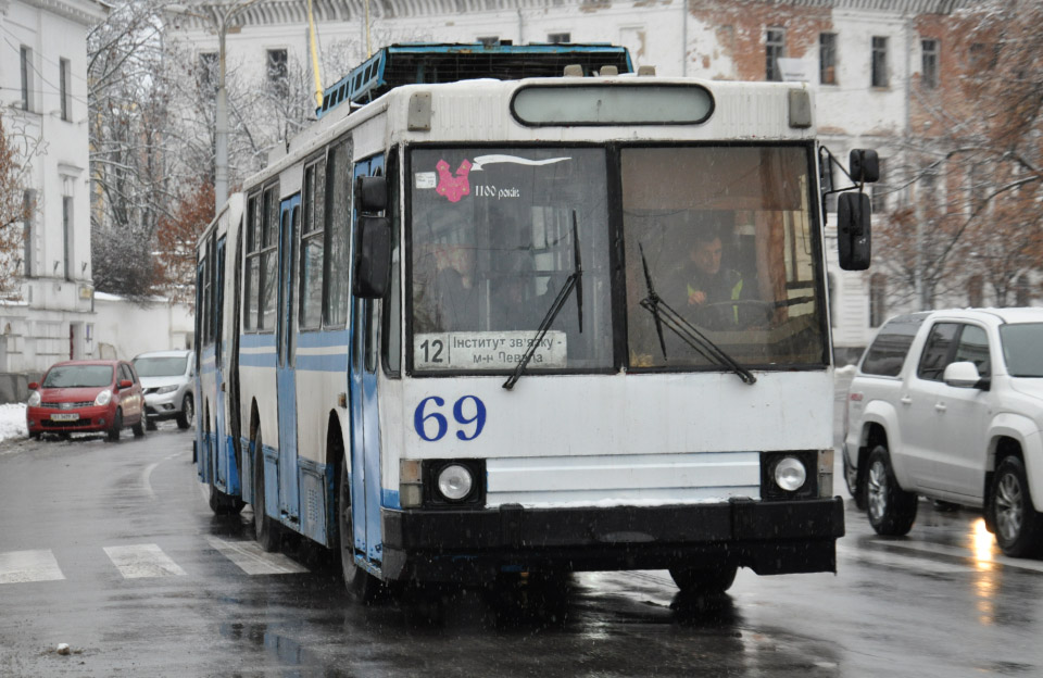 Один з двох останніх полтавських тролейбусів-«гармошок»
