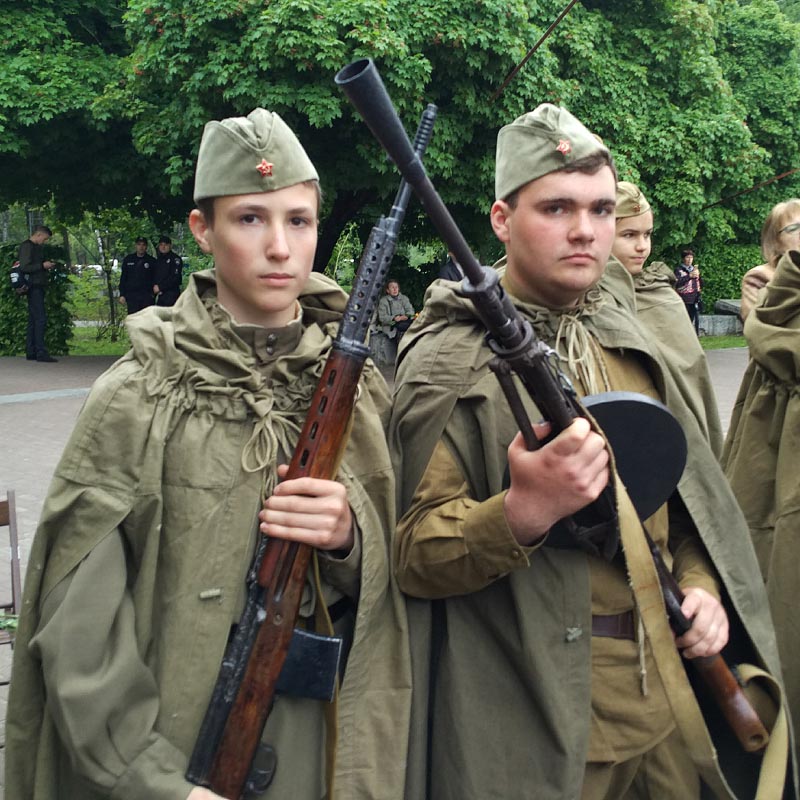 Представники військово-патріотичного клубу «Воїн»