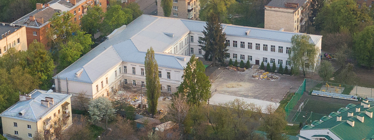 Школа № 3 у 2016 році | Фото Максима Бондаревського Школа № 3 у 2019 році | Фото: poltavaopen.com