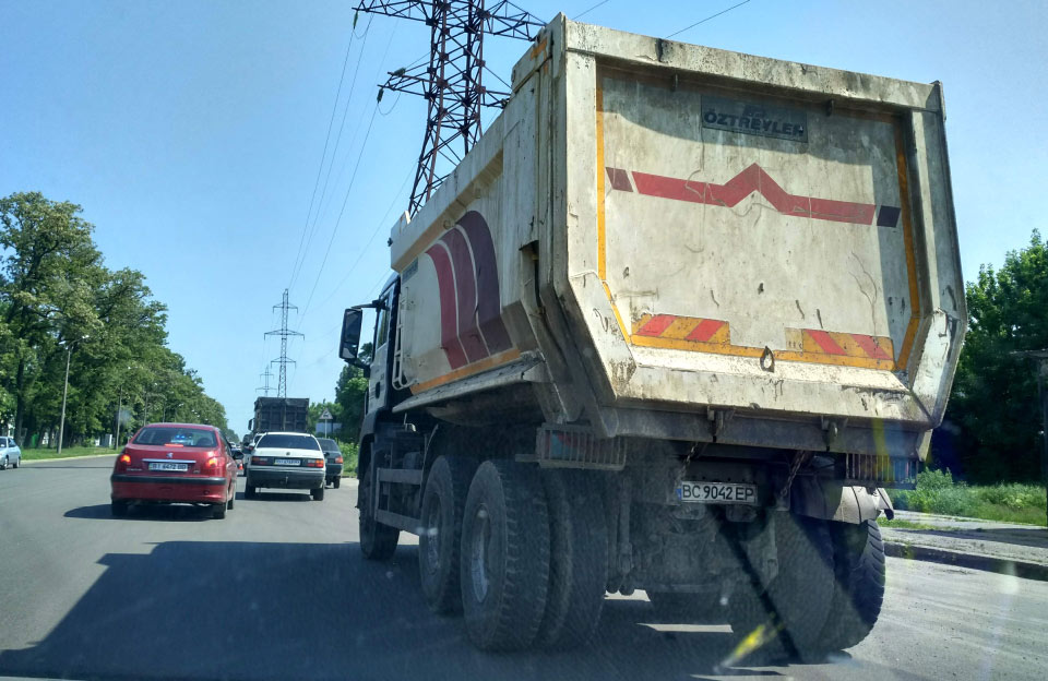 Одна з вантажівок Onur, яка курсує між Сем’янівкою та трасою М-03