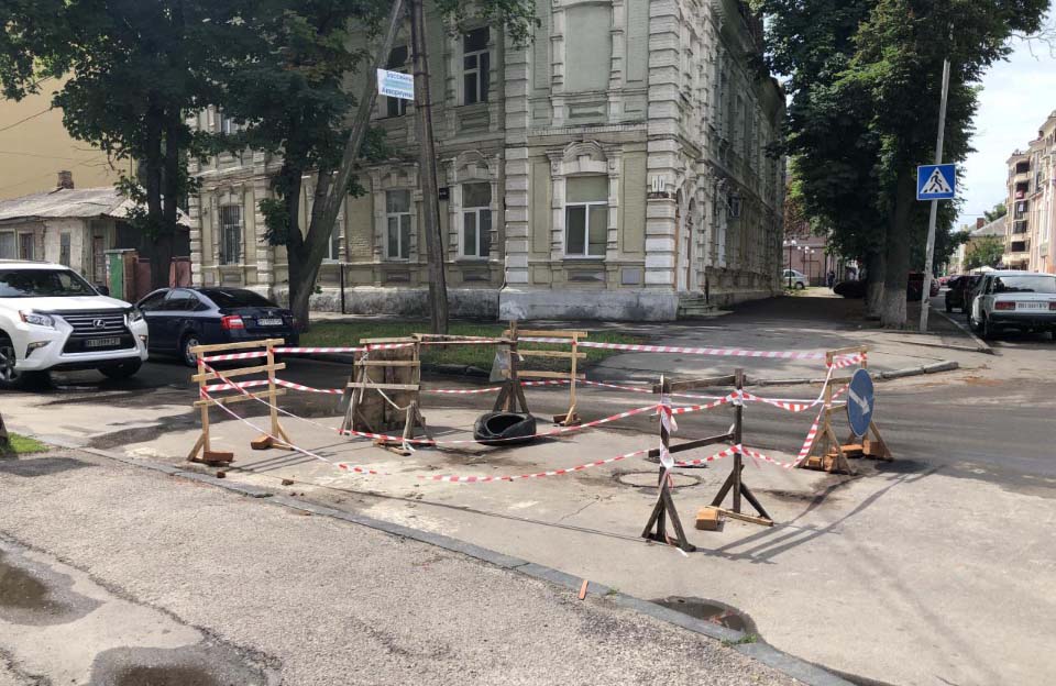 На перехресті вул. Стрітенської і П.Орлика працівники «Полтававодоканалу» завершили ремонтні роботи
