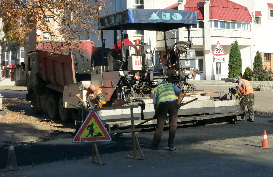 «Будгарант-7» та субпідрядники з «Асфер Груп» ремонтують вул. Чорновола