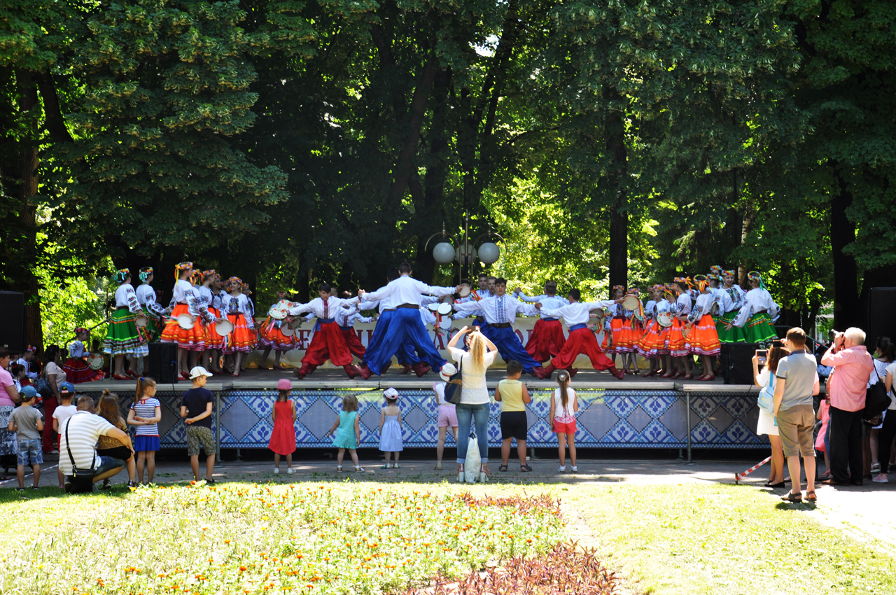Танці у Петровському парку