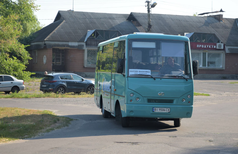 Автобус відправялється у перший рейс з Василівки