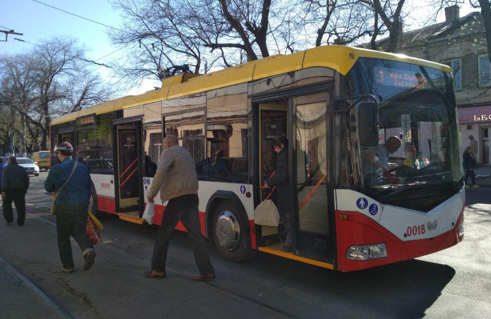 Тролейбус в Одесі, закуплений за кошти ЄБРР