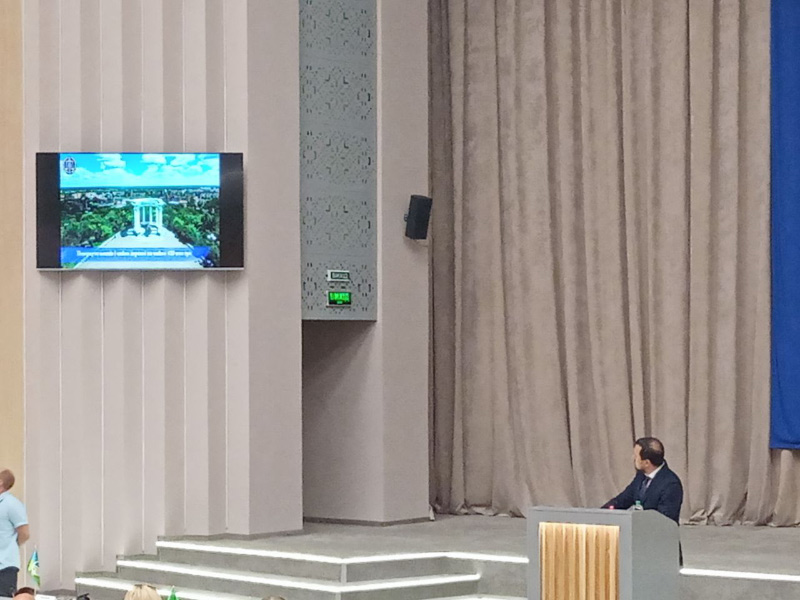 Прокурор Дмитро Чібісов продемонстрував депутатам презентацію