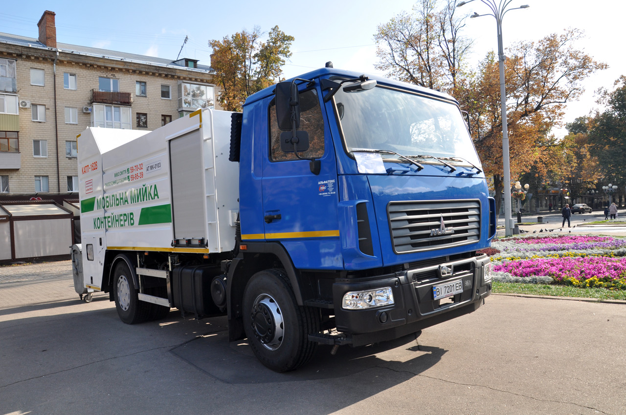 Автомобіль для мийки та дезінфекції сміттєвих контейнерів АТ МК-0103 на базі МАЗ-5340С2.
