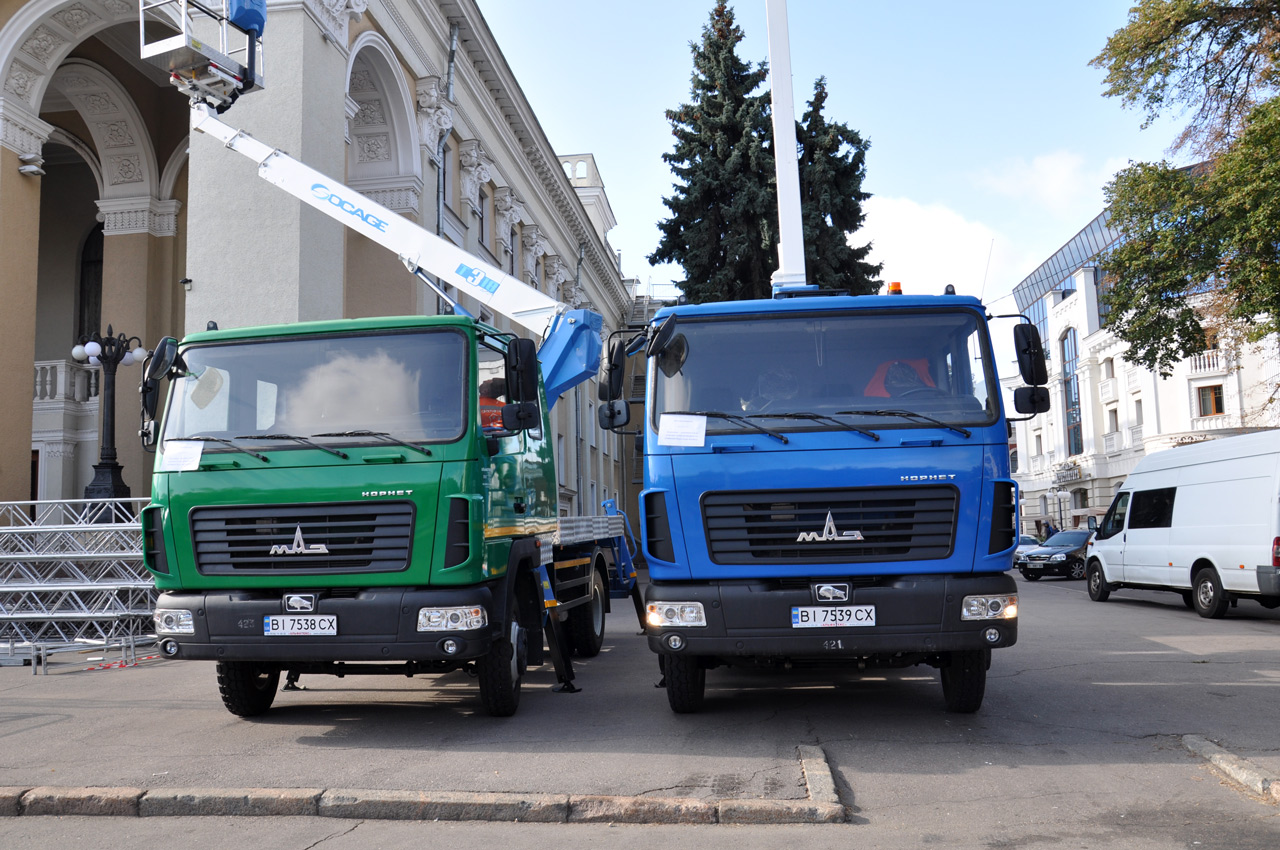 Автопідйомники АТ-18/4 на шасі МАЗ-4371N2. У 2019 році місто придбало дві такі машини по 3,4 млн грн.