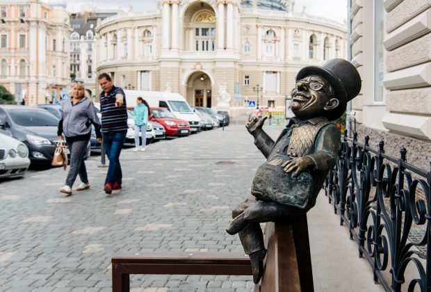 Міні-скульптура Озіаса Хаіса — відомого в Одесі початку XX століття банкіра, купця, депутата міської думи