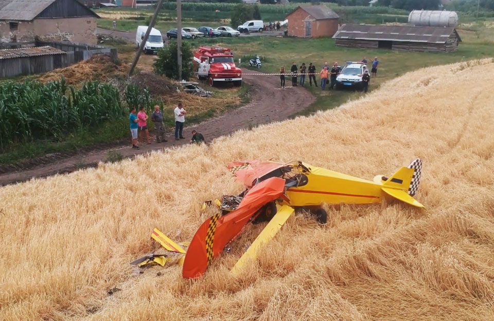 Саморобний літак, який розбився в селі Плехів 7 липня 2019 року