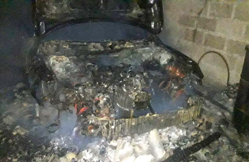 Згоріла Mazda 3
