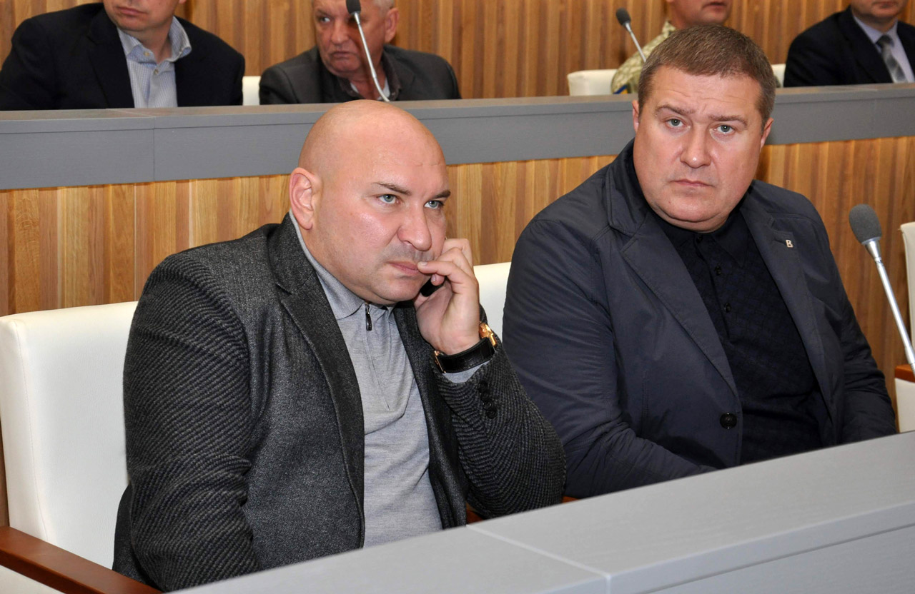 Сергій Корявченков (ліворуч) на представленні Олега Синєгубова