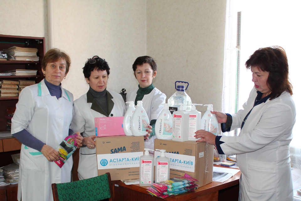Яреськівський цукровий завод передав антисептики та засоби індивідуального захисту Яреськівській АЗПСМ