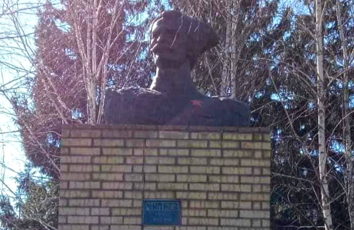 Колишній пам’ятник комдиву Червоної армії