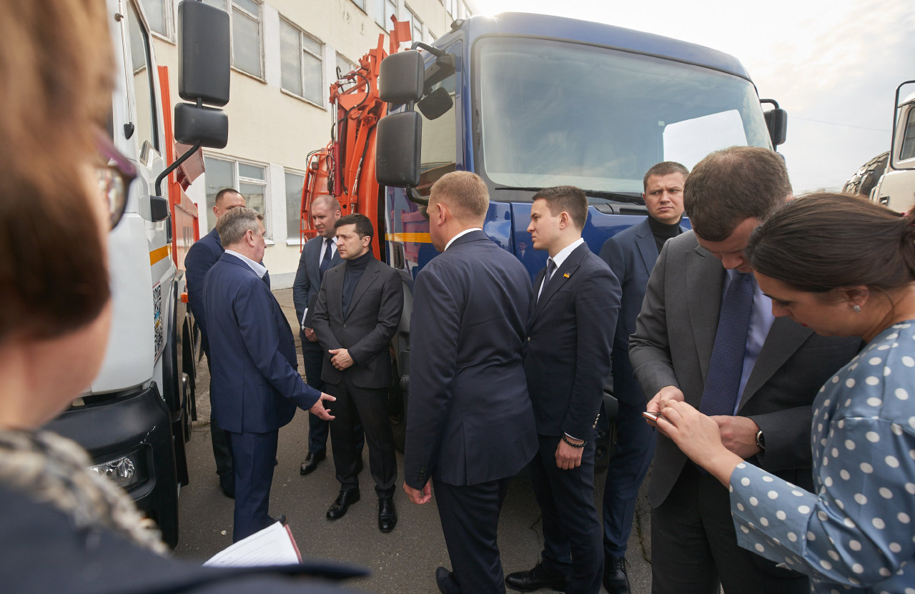 Президент Володимир Зеленський під час візиту на «АвтоКрАЗ» 6 березня 2020 року