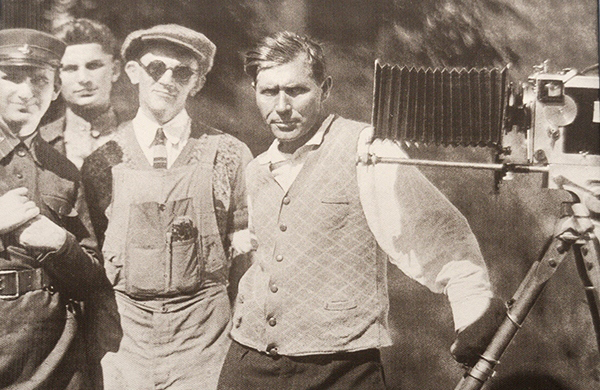 Іван Кавалерідзе (праворуч) на знімальному майданчику