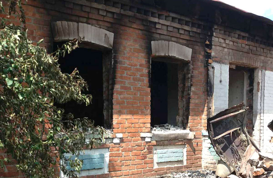 Наслідки пожежі у селі Кузубівка Лубенського району