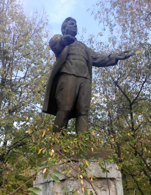 Пам’ятник Кірову у селі Лука на Лохвиччині