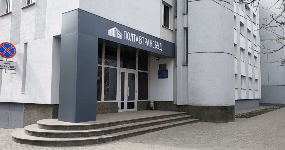 Tiz chokib turgan qoshnisi kirish dahlizida sikni soradi