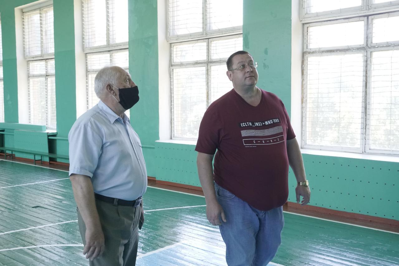 Михайло Сокирко планує й надалі допомагати вирішувати проблеми Степненського НВК