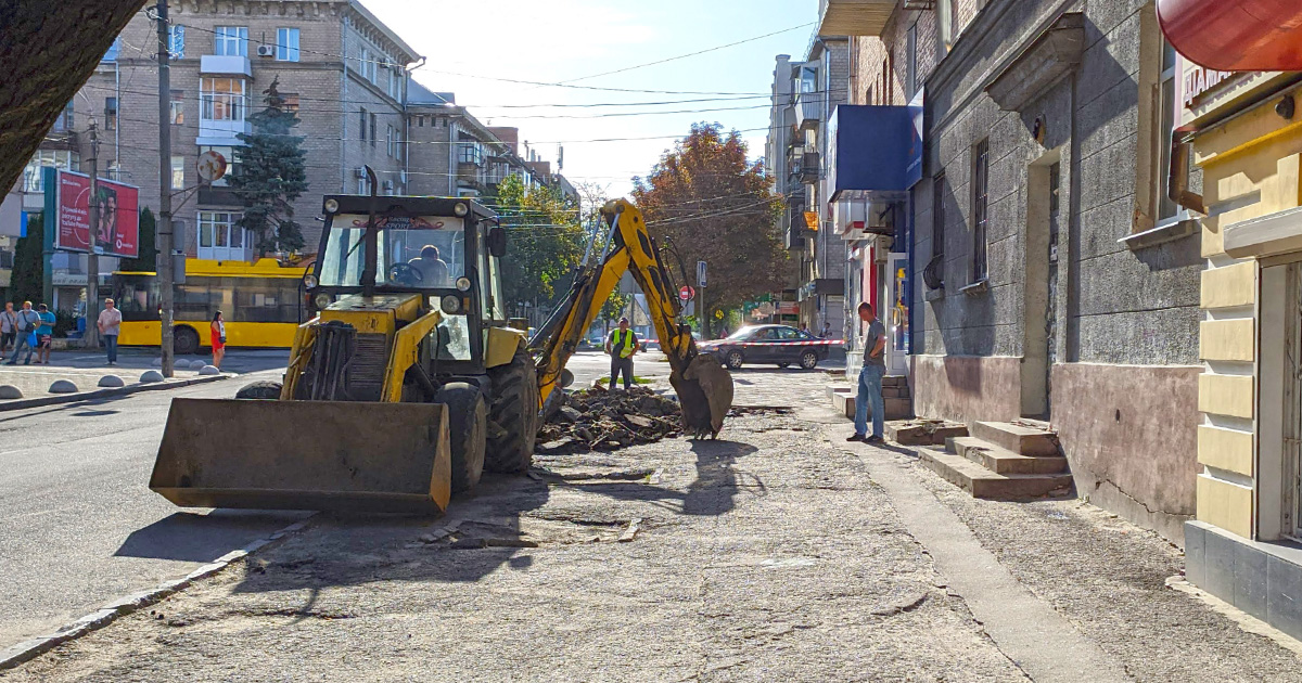 Капремонт тротуарів на вулиці Пушкіна відновлено — роботи обіцяють ...