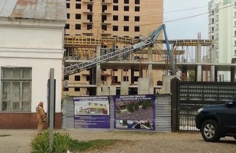 На будівництві другої черги ТРЦ «Київ» упав будівельний кран