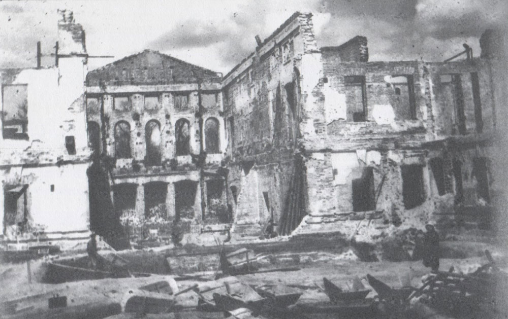 На фото — результат розчистки завалів у квітні 1945 року.